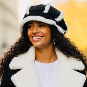 HAT: Black & White Chic Plush-Lined Corduroy Beret, NWOT